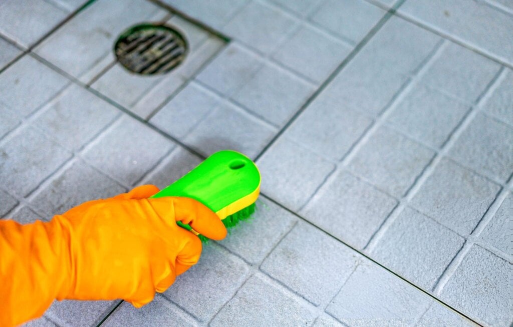 End-of-Summer Tile Cleaning Preparation